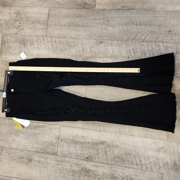Black/distressed/high waisted/stretchy bellbottom jeans/BNwt perfect condition - Picture 7 of 9